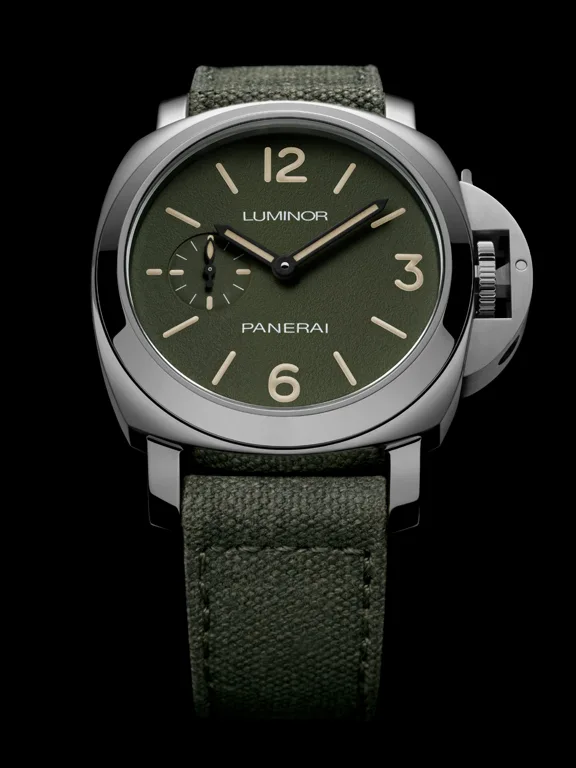 Panerai Luminor PAM01710, PAM01711 และ PAM01714 ขยับไซส์สู่ตัวเรือน 42 มม. Panerai Luminor PAM01711 หน้าปัดสีเขียว รายละเอียด