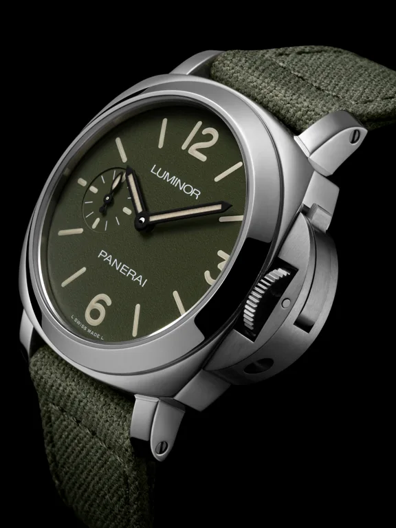 Panerai Luminor PAM01710, PAM01711 และ PAM01714 ขยับไซส์สู่ตัวเรือน 42 มม. Panerai Luminor PAM01711 หน้าปัดสีเขียว รายละเอียด