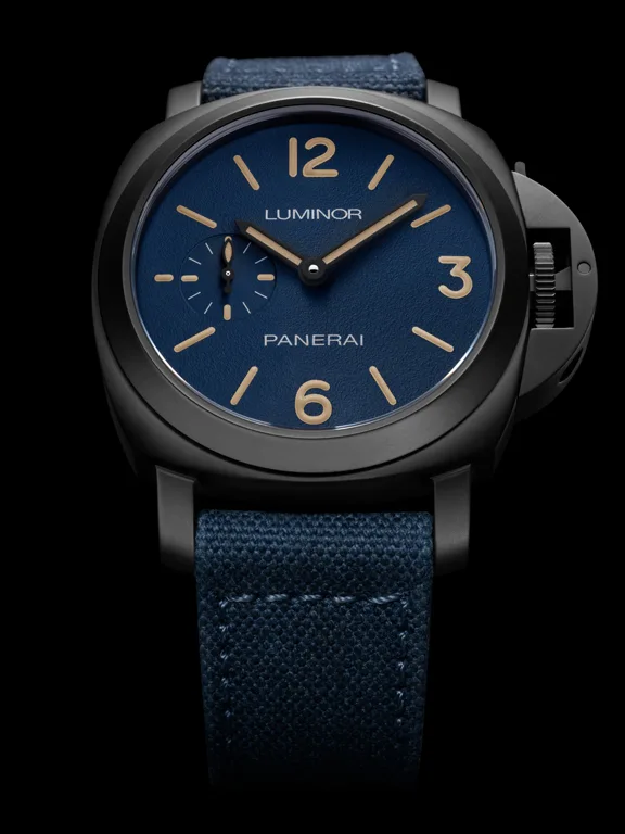Panerai Luminor PAM01710, PAM01711 และ PAM01714 ขยับไซส์สู่ตัวเรือน 42 มม. Panerai Luminor PAM01714 ตัวเรือน DLC หน้าปัดสีน้ำเงิน รายละเอียด