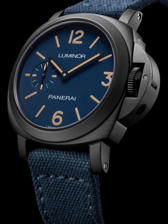 Panerai Luminor PAM01710, PAM01711 และ PAM01714 ขยับไซส์สู่ตัวเรือน 42 มม. Panerai Luminor PAM01714 ตัวเรือน DLC หน้าปัดสีน้ำเงิน รายละเอียด