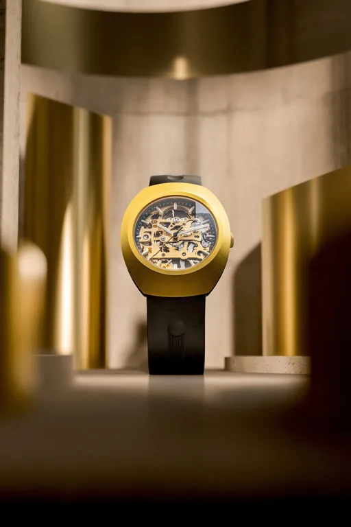 Rado DiaStar Original Skeleton สีสันใหม่แห่งฤดูใบไม้ร่วง Rado DiaStar Original Skeleton R12166159 สีเหลืองทอง ขอบ Ceramos บนข้อมือ