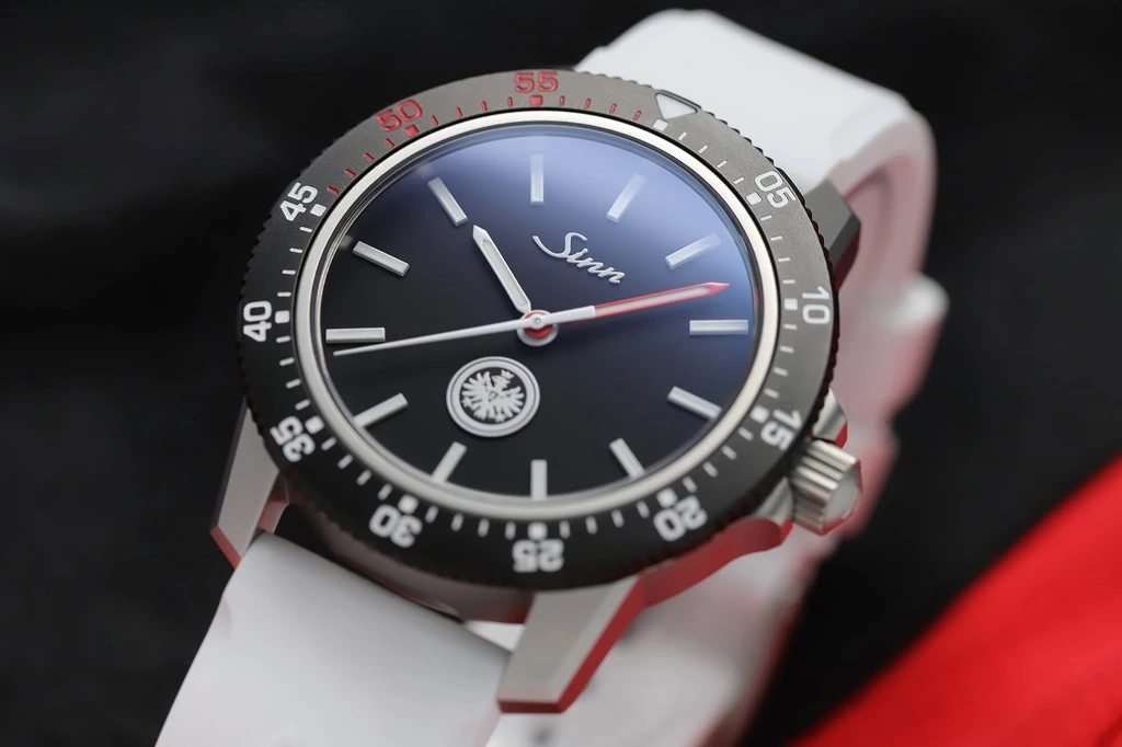 Sinn 105 Eintracht เพียง 500 เรือนเพื่อแฟนพันธุ์แท้ ขอบหมุน Sinn 105 Eintracht ไฮไลต์ 45 นาทีของครึ่งเกมฟุตบอล