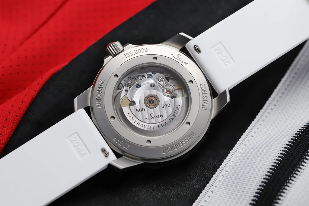Sinn 105 Eintracht เพียง 500 เรือนเพื่อแฟนพันธุ์แท้ ฝาหลัง Sinn 105 Eintracht โรเตอร์สลัก Eintracht Frankfurt และหมายเลขลิมิเต็ด
