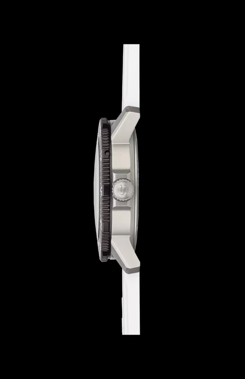 Sinn 105 Eintracht เพียง 500 เรือนเพื่อแฟนพันธุ์แท้ ด้านข้างตัวเรือน Sinn 105 Eintracht หนา 11.9 มม.